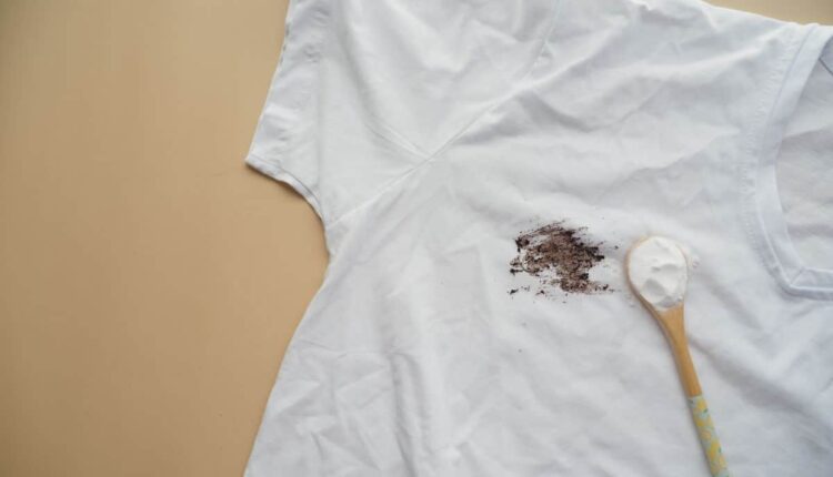 Como o amido de milho salvou minhas roupas daquelas manchas de gordura