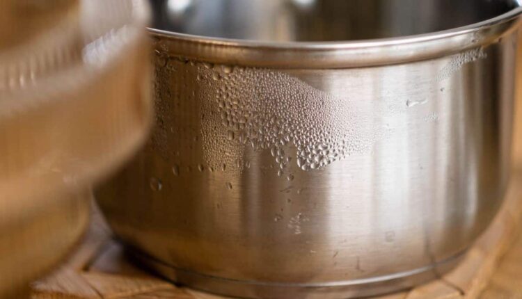 Cozinha brilhando: truque fácil para deixar o inox reluzente