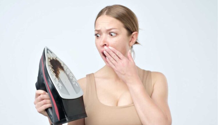 Como limpei meu ferro queimado sem esforço e ele ficou novinho