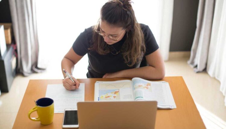 Como organizar os estudos sem surtar na rotina de preparação