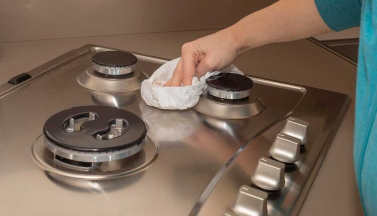 O truque do sal no fogão que facilita a limpeza do dia a dia