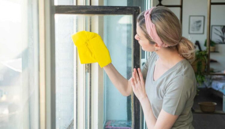 O truque simples para deixar pisos e janelas brilhando gastando pouco