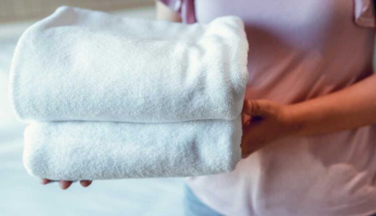 Toalhas durinhas nunca mais: truque fácil pra deixá-las macias e cheirosas